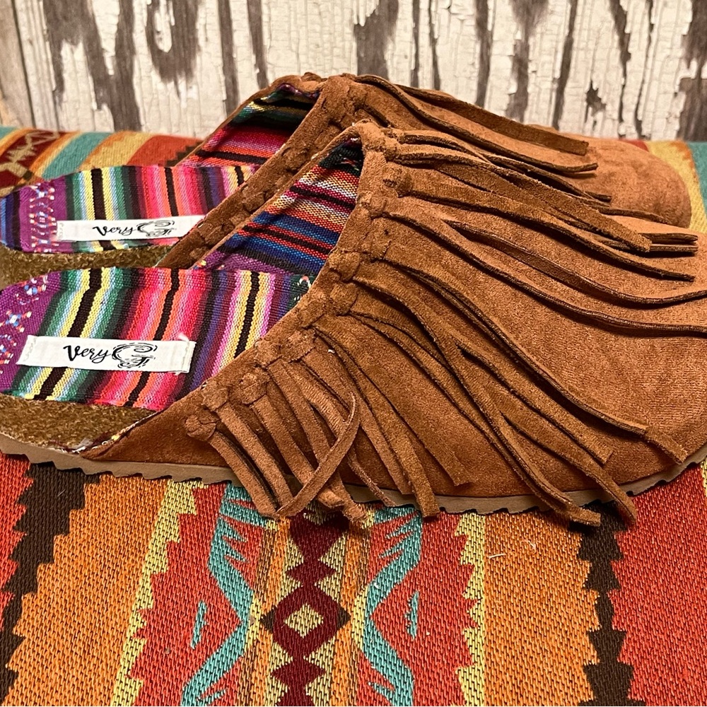 Very G Women’s Fringy Leather Slides 11